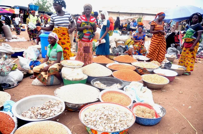 Hunger to Bite Nigerians Harder as  Food Inflation Gulps 54.9%  of Workers’ Income